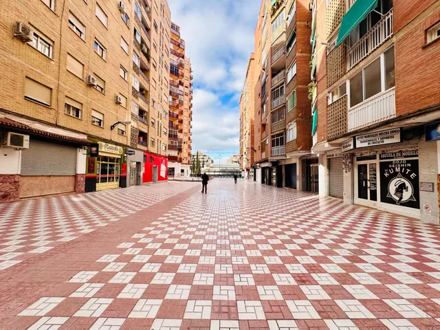 Planta baja en el Zaidín: cuando lo nuevo no necesita artificios. — 19