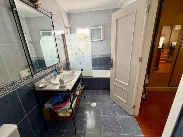 Chalet pareado tipo tríplex de 266 m2 con 4 dormitorios, terrazas, garaje y bodega en Aguadulce Sur — 25