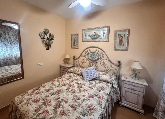 Bungalow con amplia terraza a pocos pasos de la playa y orientación Sur. — 29