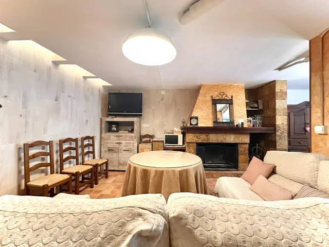 **NO ES SOLO UN ADOSADO. ES UNA CASA PARA DISFRUTARLA.** — 18