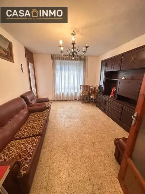 Amplio Piso en Barbastro con Terraza y Trastero por solo €115,000