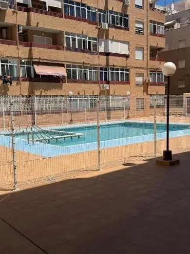 Gran apartamento en Torrevieja: 1 hab, 1 baño — 10