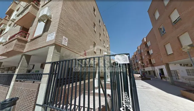 AMPLIO PISO EN EL CENTRO DE ALMERIA - foto 3