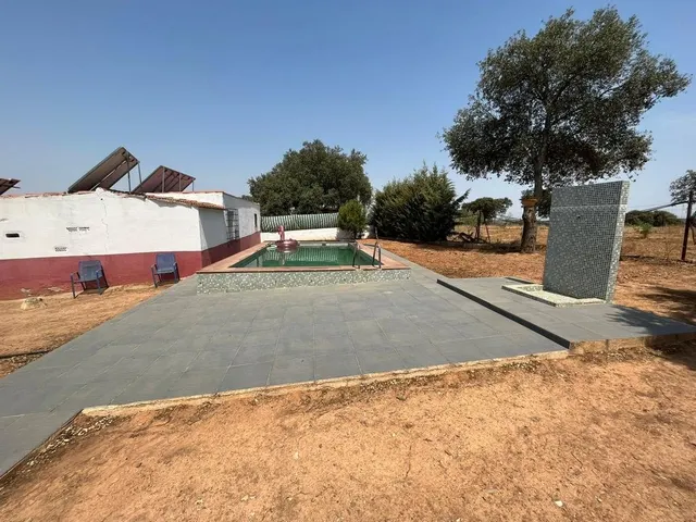 CHALET EN VENTA CTRA OLIVENZA-CHELES — 18