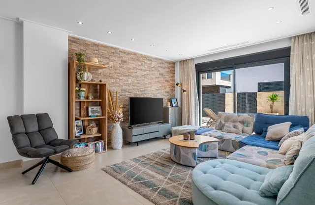 Villa moderna con piscina privada, 3 dormitorios y 3 baños. — 7