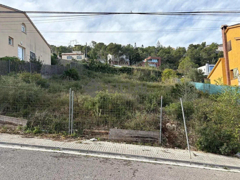 Terreno en urbanización California, Canyelles
