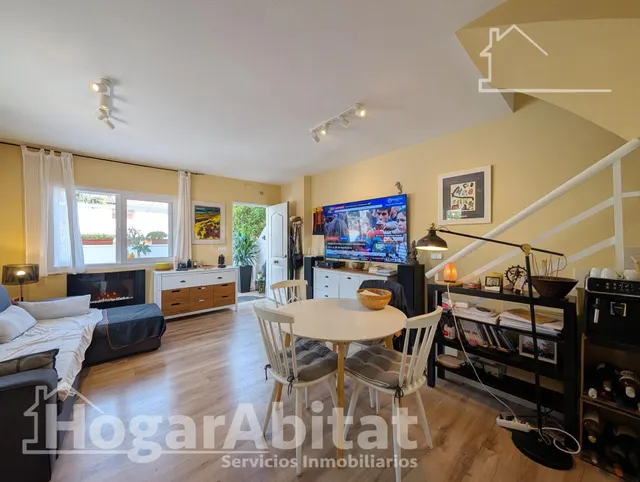 ¡Cerca del mar! Precioso Adosado reformado en residencial, c