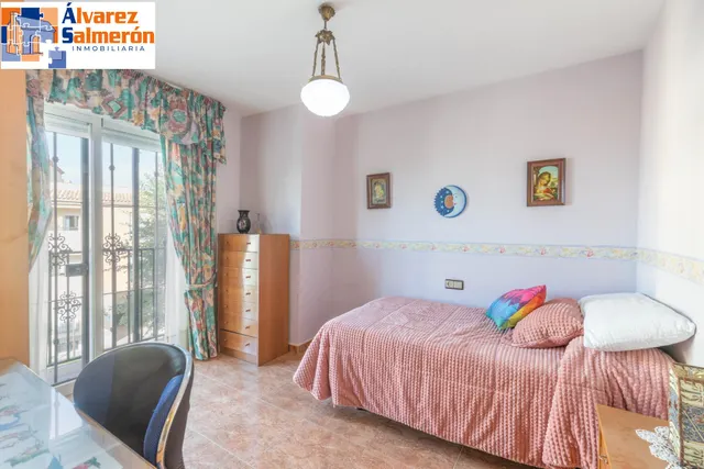 Casa independiente a 5 minutos de Granada en buen estado para entrar a vivir — 48