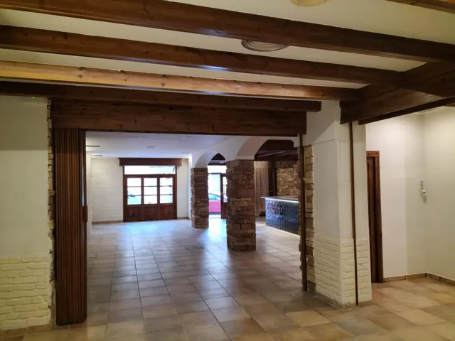 EN VENTA LOCAL COMERCIAL CON INQUILINOS — 18