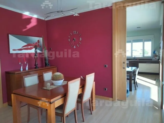 CHALET  INDEPENDIENTE EN URBANIZACION DE VILLAMAYOR — 38