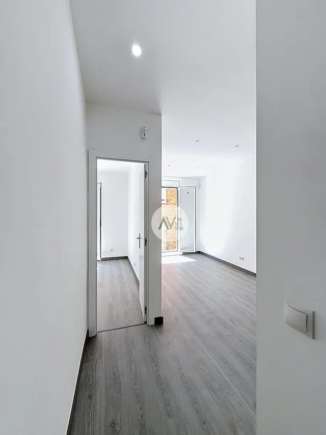 El Raval, reformado, con luz y balcones. Una oportunidad real — 12