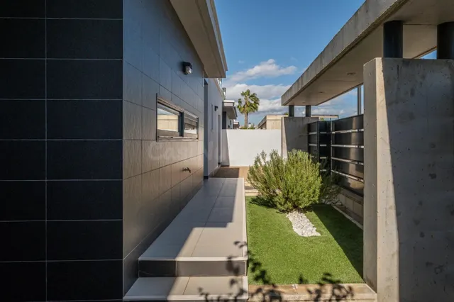 Villa moderna con piscina privada, vistas al mar y terraza e - foto 5