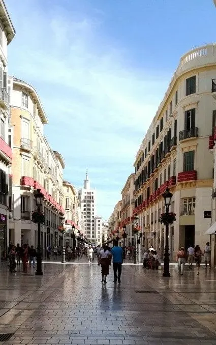 Piso amueblado en alquiler de larga temporada junto a Vialia – Málaga Centro — 17