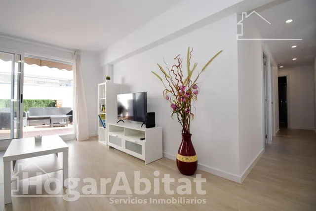 PRECIOSO ÁTICO REFORMADO Y TOTALMENTE EXTERIOR Y CON VISTAS AL PUERTO — 35