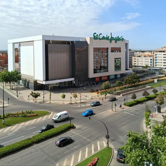 Piso de 137 m2 en la Avenida de España (Junto a El Corte Inglés) . — 2