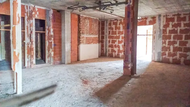 ALQUILER LOCAL COMERCIAL EN LA MEJOR UBICACIÓN DE ALTABIX NUEVO, CON 32m FACHADA Y 9 PERSIANAS A LA CALLE!!! — 11