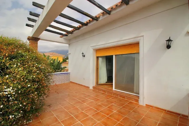 Villa Exclusiva con Vistas Panorámicas en Benalmádena — 34