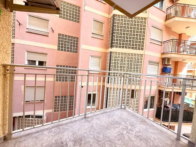 Apartamento reformado de 2 dormitorios en primera línea de Playa del Cura con vistas laterales al mar — 27