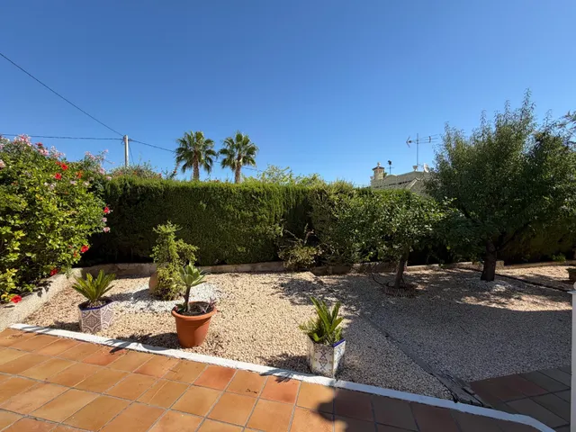 Espectacular Chalet en La Pobla de Vallbona - Ideal para Vivir — 9