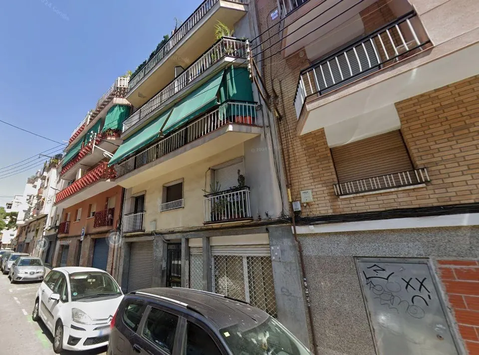 PISO OKUPADO EN Calle Pare Rodes 49 de BARCELONA (BARCELONA).