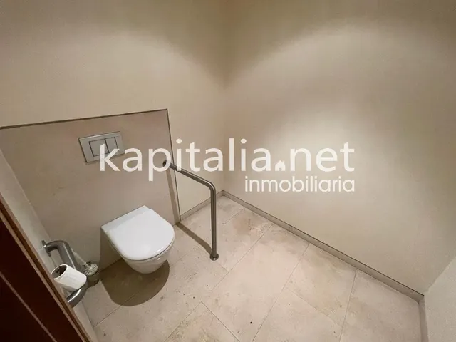 Local comercial en alquiler en el centro en Valencia (Valencia) — 21