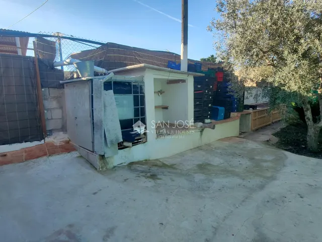 SE VENDE CHALET CON PISCINA EN MUY BUEN ESTADO EN ASPE ZONA DE UCHEL — 26