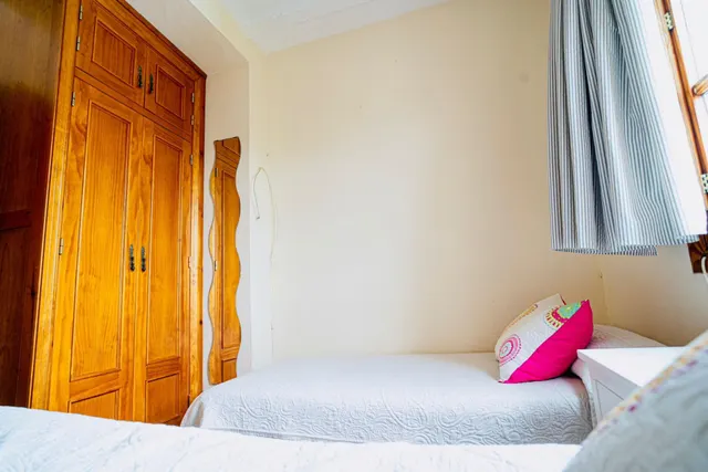 VENTA CASA CON TERRENO, PISICINA Y RESTAURANTE. — 10