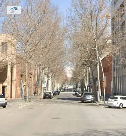 Venta de local comercial en Barcelona - foto 2