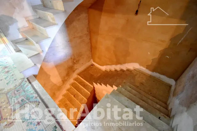 Gran casa de pueblo esquinera con trastero y terraza — 9
