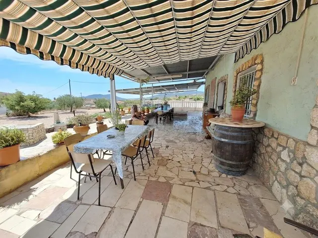 Chalet o casa de campo con piscina · 4.000 m2  · 4 dormitorios · 90 m2 para otra vivienda — 3