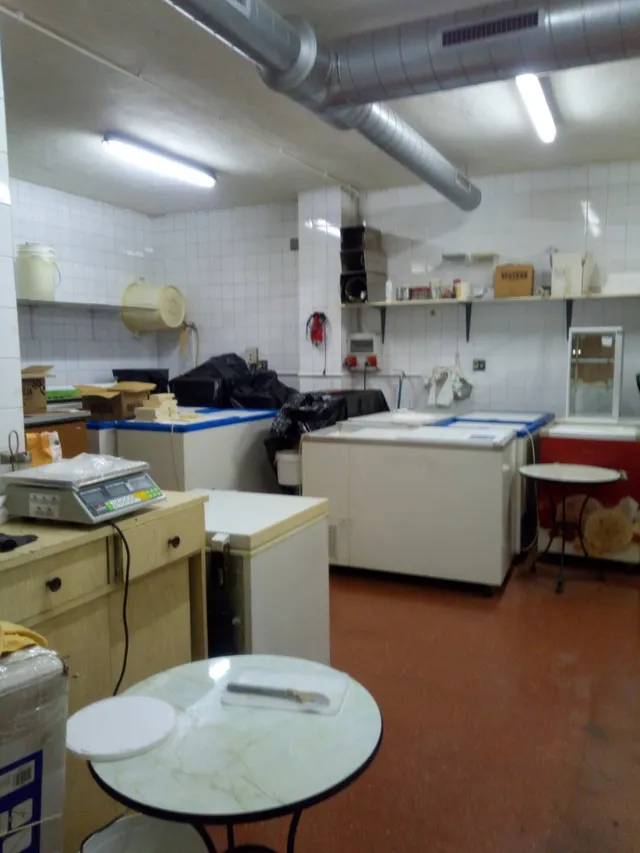 LOCAL COMERCIAl — 8