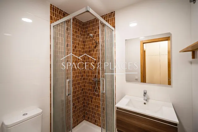 Piso de 2 dormitorios con piscina y garaje junto — 15