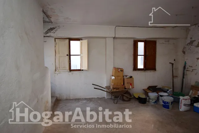 Amplia casa con 2 terrazas y garaje — 35