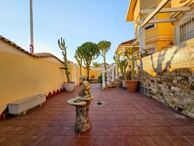¡Descubre la Exclusividad y el Lujo Mediterráneo en Esta Impresionante Villa en Esquina - Torrevieja — 9