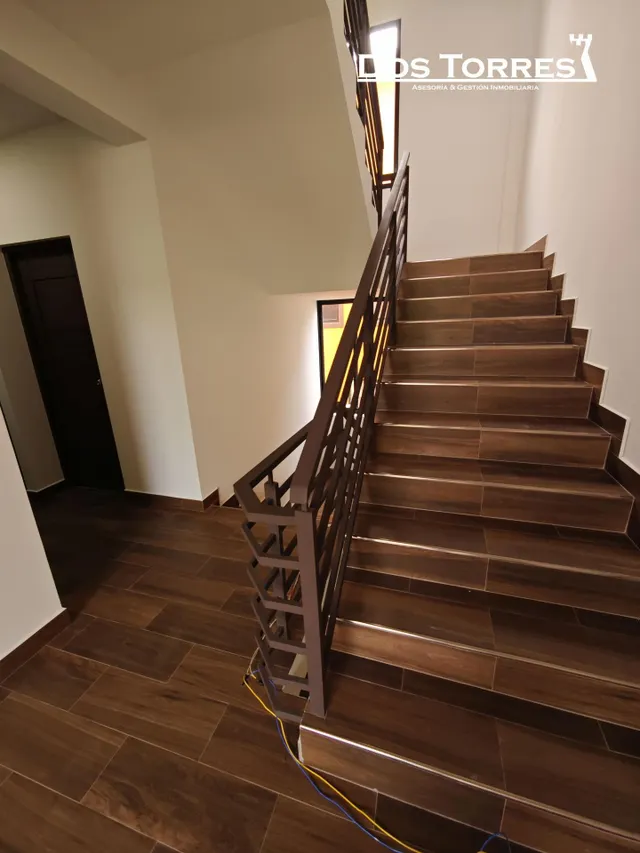 $us.- 129.500 Amplia casa nueva a estrenar, con 4 dormitorios, próximo a 4 esquinas. — 23