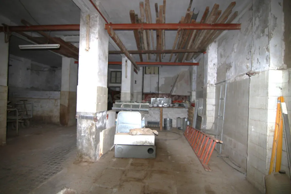 LOCAL COMERCIAL CON SUPERFICIE DE 435 M2