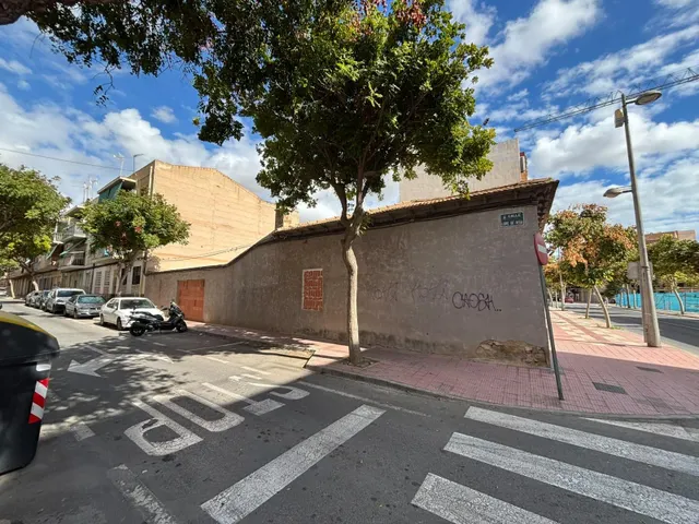 CASA INDEPENDIENTE EN ESQUINA CON GRAN POTENCIAL DE REHABILI - foto 4