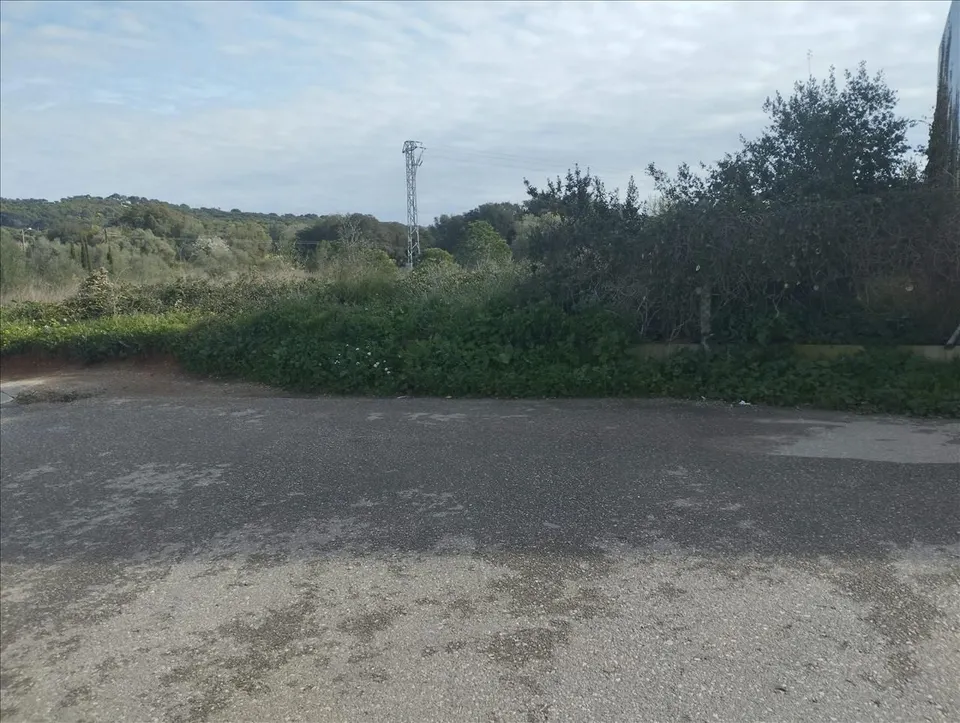Terreno urbano 878m² en venta - Piverd-La Roella-Bruguerol