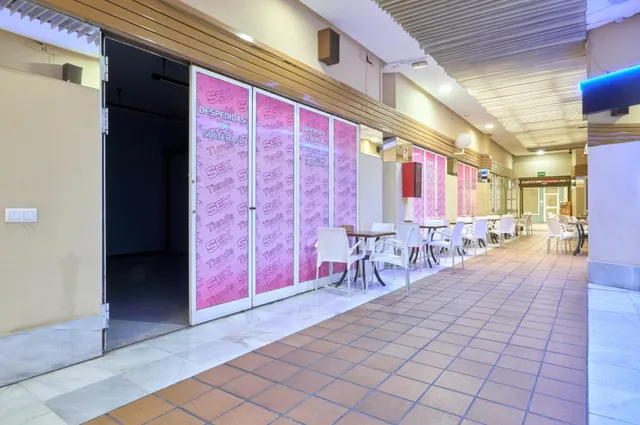 Gran Oportunidad. Local comercial en planta baja en Centro Comercial Puertas de Sevilla — 11