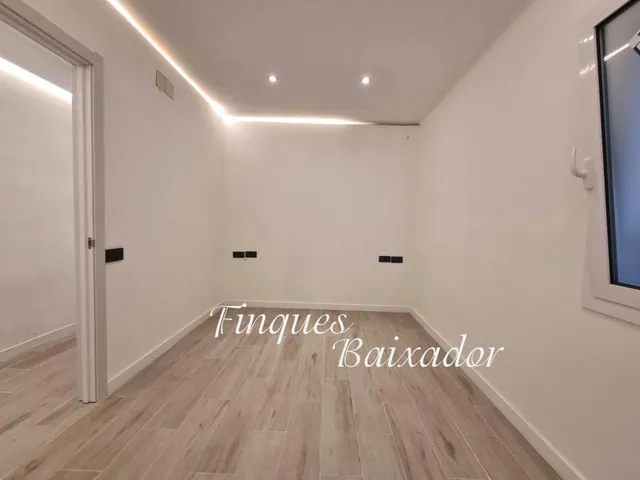 ¡FINQUES BAIXADOR PRESENTA ESTE PISO DE 2 HABS. CON 2 BAÑOS EN EL CASC ANTIC ¡ — 9