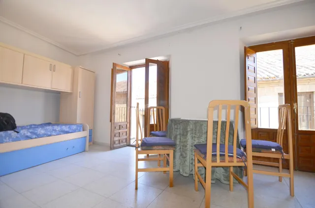 Urbis te ofrece un estupendo edificio en venta en todo el centro de Ciudad Rodrigo, Salamanca. — 27