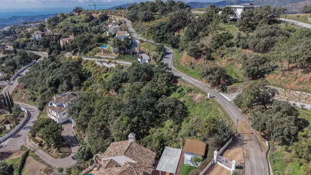 Terreno de 2300 m2 en Benahavís con vistas al mar — 13