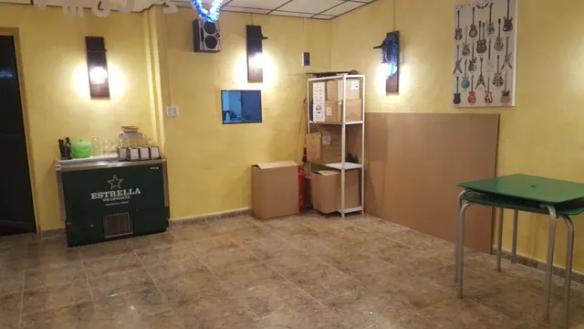 SE ALQUILA NEGOCIO — 12