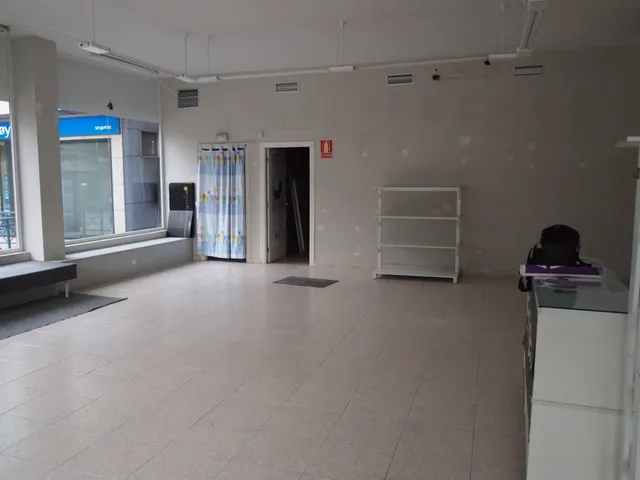 LOCAL COMERCIAL EN LA AVENIDA DE LA PUEBLA — 5