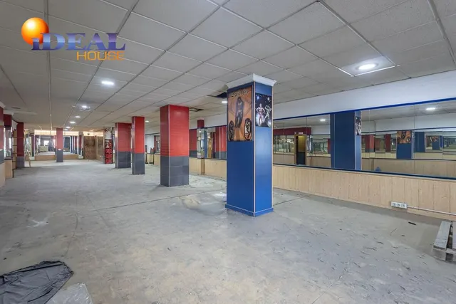 Local de 247 m2 en avenida de madrid – Granada capital — 4
