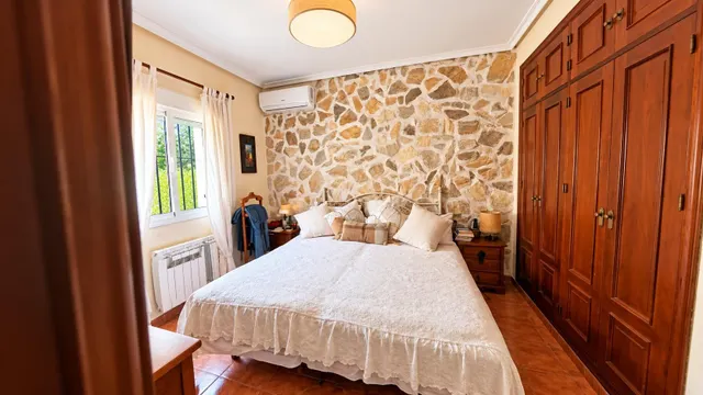 Chalet urbano reformado con piscina, placas solares y todas las comodidades — 25