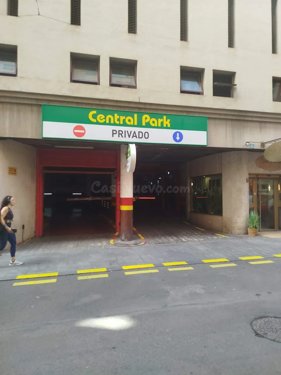 Oportunidad de Inversión: Parking en el Centro Tradicional de Alicante por solo €33,000