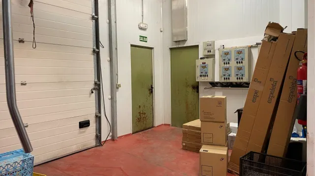 Venta de restaurante y fábrica de embutidos — 38