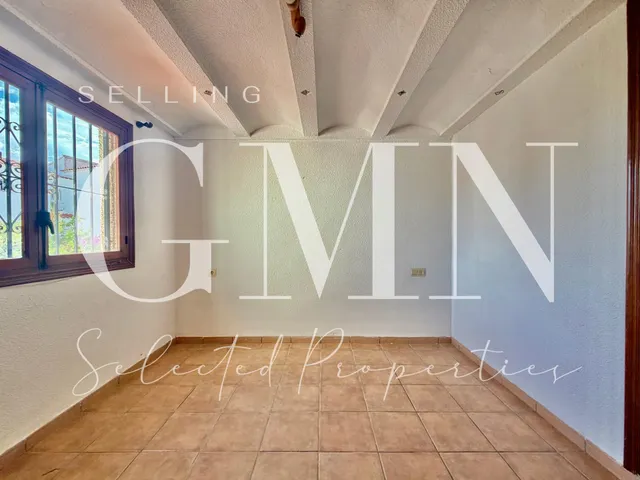 EXCELENTE VILLA EN ESQUINA EN ALBIR | MÁS PRIVACIDAD, LUZ Y GRAN POTENCIAL — 34