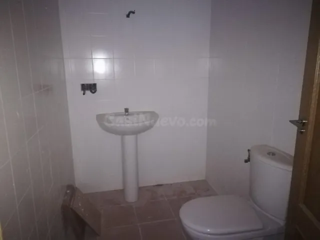 Se alquila local comercial 500 m2 — 3